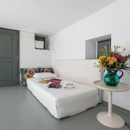 Hotel Daisy By The Pearls Collection